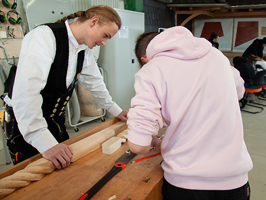 Praktikanten im handwerklichen Bereich bei FingerHaus