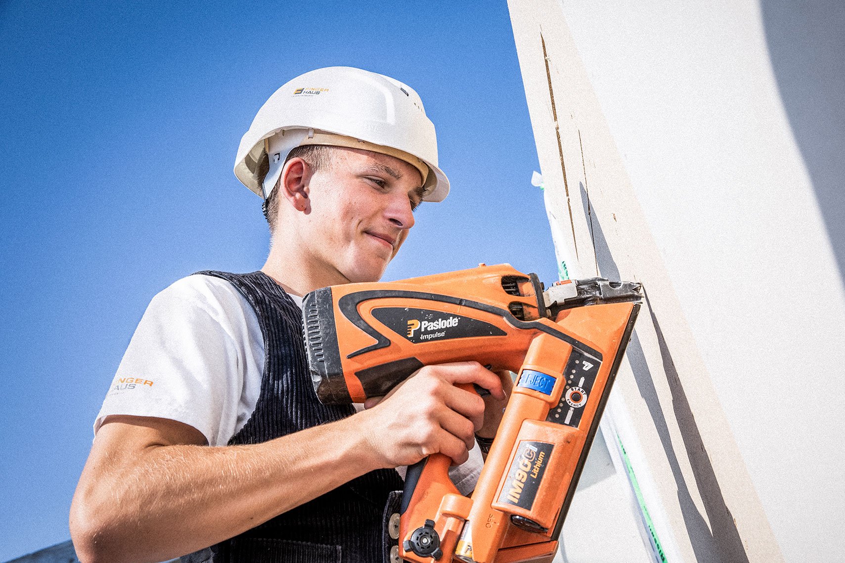 Auszubildender Dachdecker